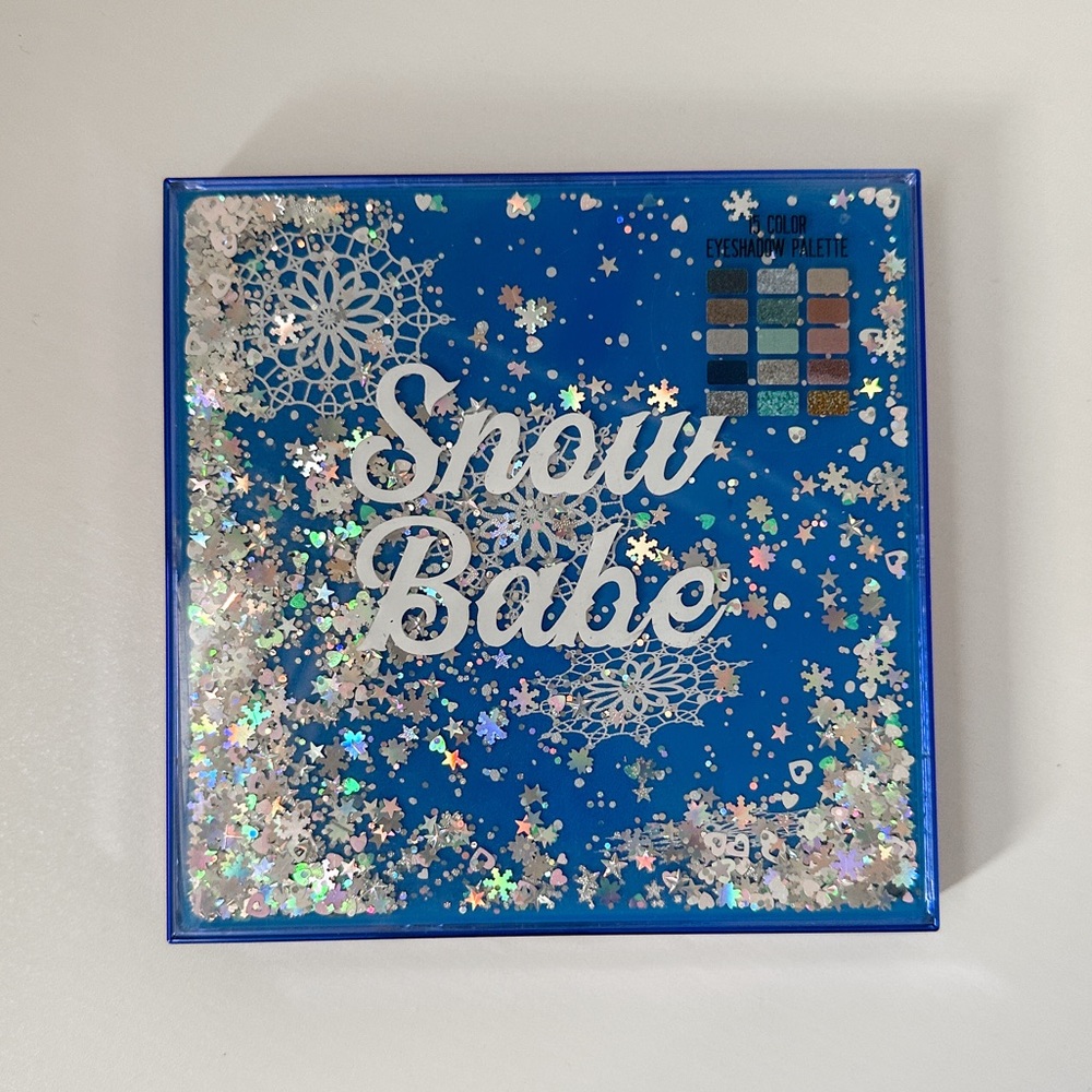 CAI 15 Color “Snow” Eyeshadow Palette